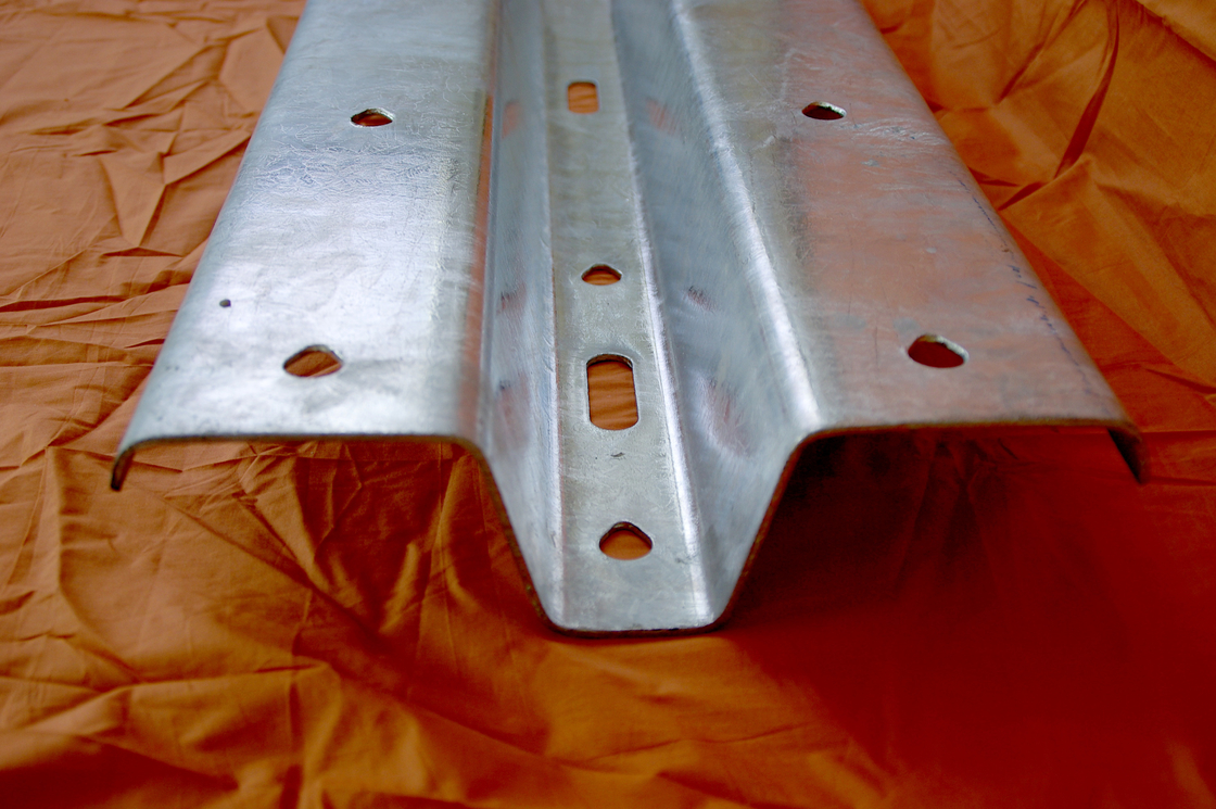 750Mpa Strength Steel Highway Guardrail System W Beam With Pole Hot Dip Galvanized 80µm